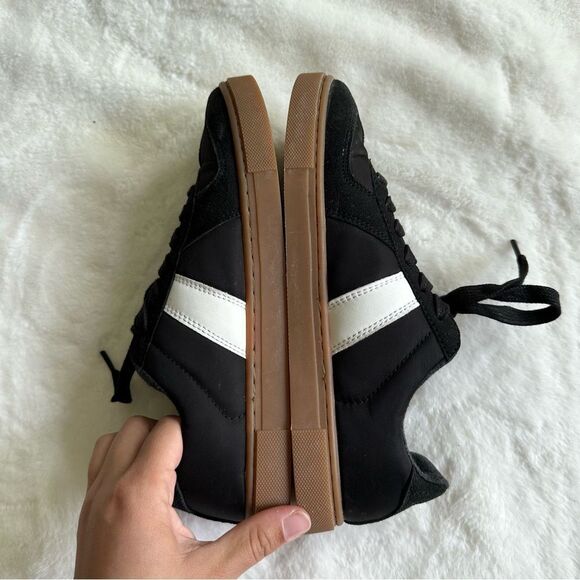 Cushionaire Women’s Bailey Sneaker Black White Size 7.5 - Picture 9 of 11